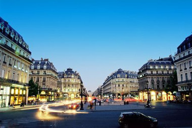 Bee Formation Paris